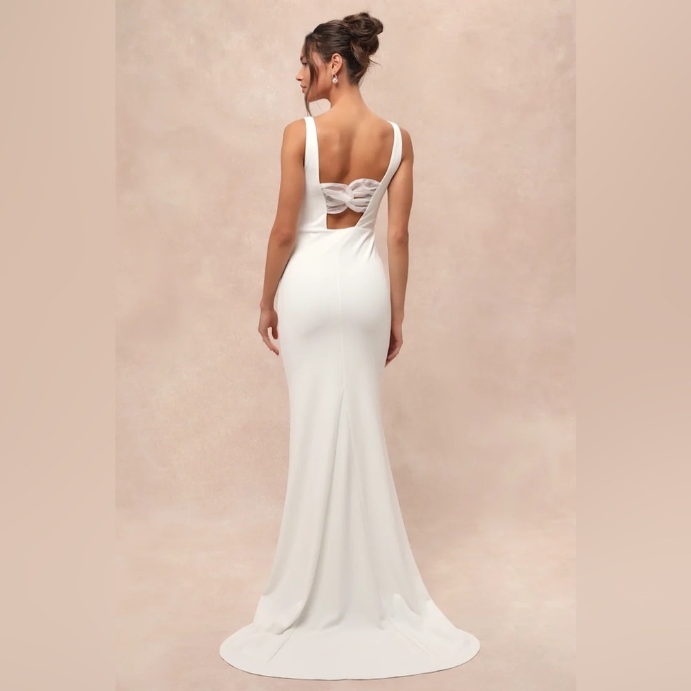 Regal Classic White Sleeveless Twist-Back Maxi
Dress - Picture 2 of 7